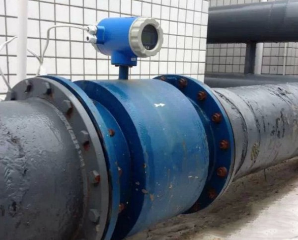 大口徑電磁流量計