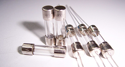 保險絲使用什么設備進行檢測？